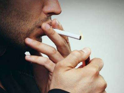 长期吸烟会引起脱发吗