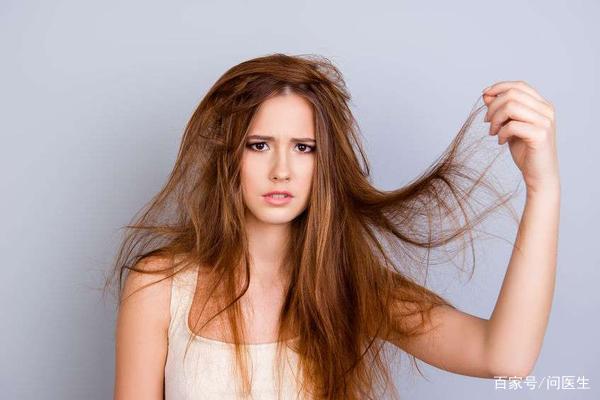 每天掉多少头发才算脱发？影响年轻人脱发的因素有这4个